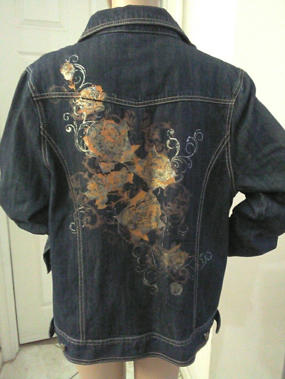 LK. BRAND NEW VINTAGE Wrangler Navy Denim Jacket PAINT Metallic Floral Design XL